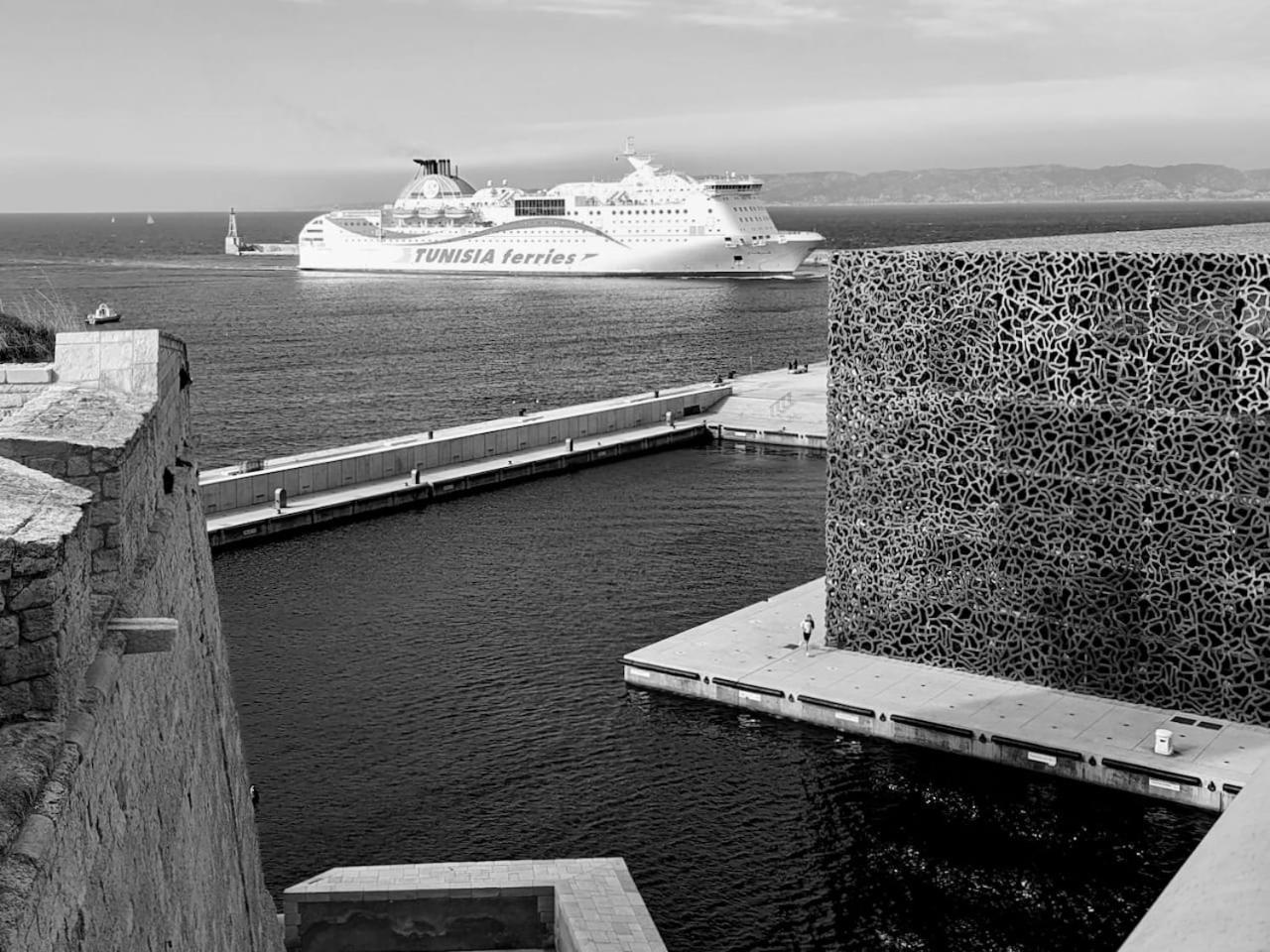 Du Cote Du Vieux Port & Mucem - Central Марсель Экстерьер фото